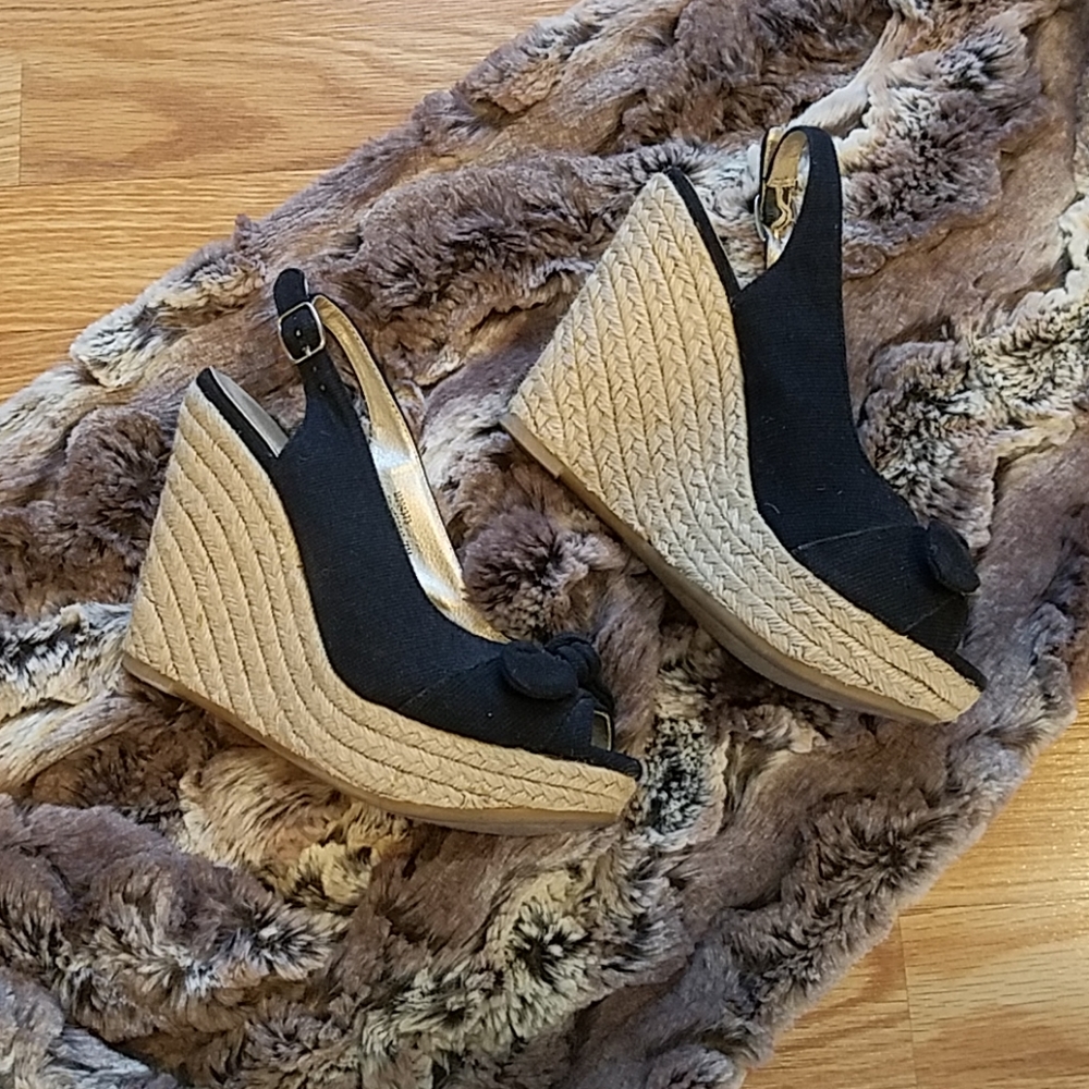 Me Too Wedge Sandals in Black